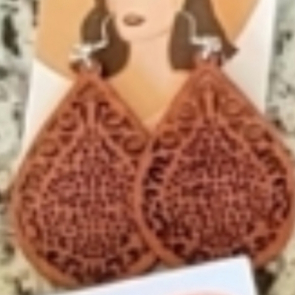 Gorgeous Hallow Wooden Earrings Hand made Lazer cut Boho style NEW - Picture 9 of 10